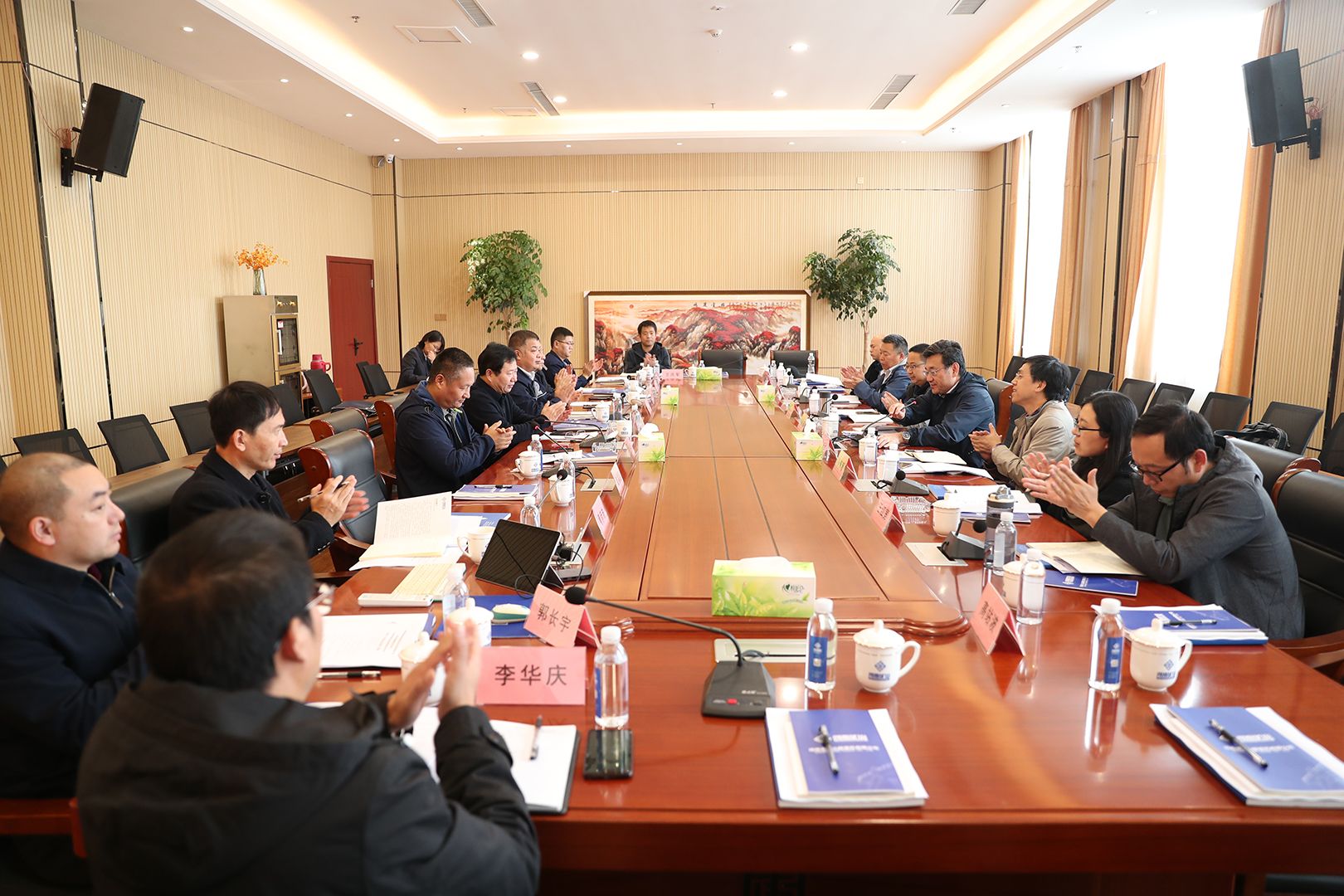 河南礦山｜2021年起重機(jī)標(biāo)準(zhǔn)化工作交流會(huì)在公司智能產(chǎn)業(yè)園隆重召開(kāi)